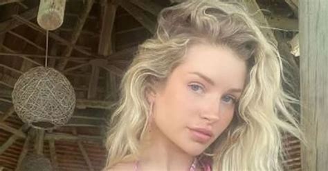 Lottie Moss poses TOPLESS as she posts raunchy video on。